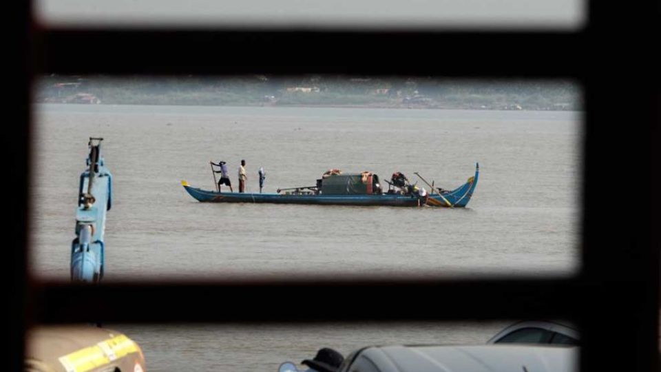 20_3_2024_local_fishermen_prepare_to_cast_their_nets_from_their_boat_on_the_mekong_river_on_january_18_heng_chivoan.jpg