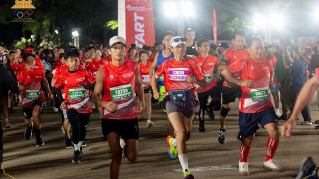 23_12_2024_some_of_the_more_than_5_000_participants_in_the_indochina_international_marathon_held_at_angkor_wat_siem_reap_province_on_sunday_december_22_nocc.jpg