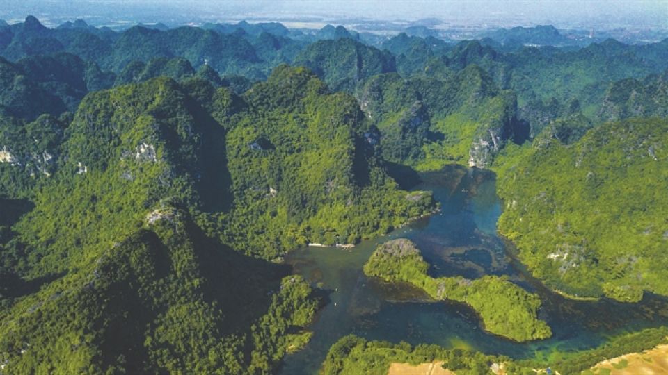 243996_vna_potal_du_lich_viet_nam_chiem_nguong_mua_thu_tuyet_dep_o_trang_an_ninh_binh_141416271_4157895.jpeg