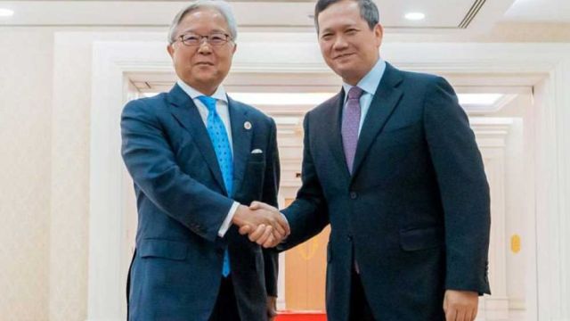 25_3_2024_prime_minister_hun_manet_right_shakes_hands_with_japanese_ambassador_to_cambodia_atsushi_ueno_at_the_peace_palace_in_phnom_penh_in_december_last_year_stpm.jpg