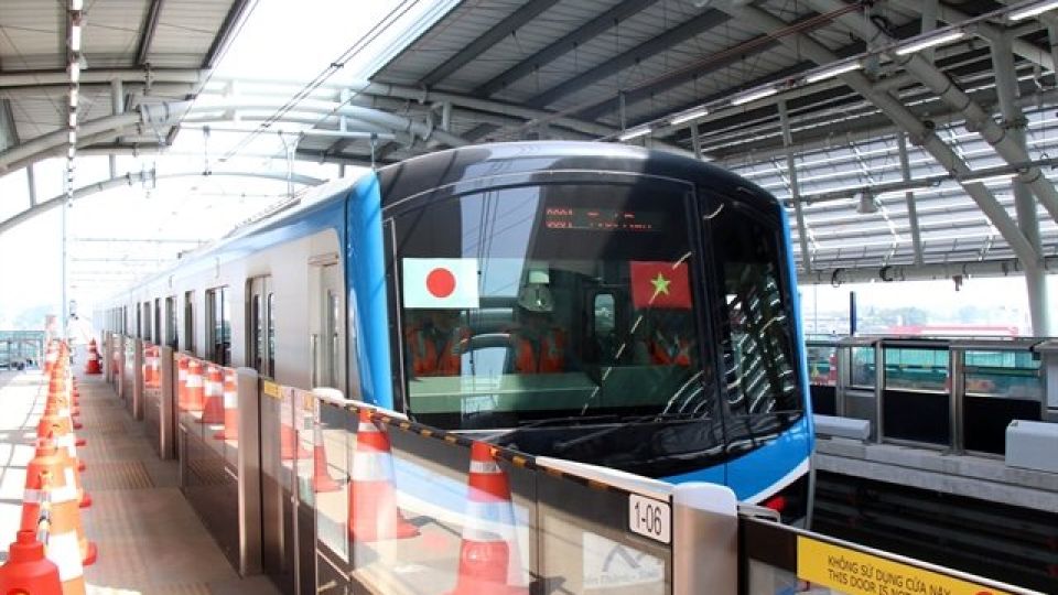 296710_4595278146281617_metro.jpg