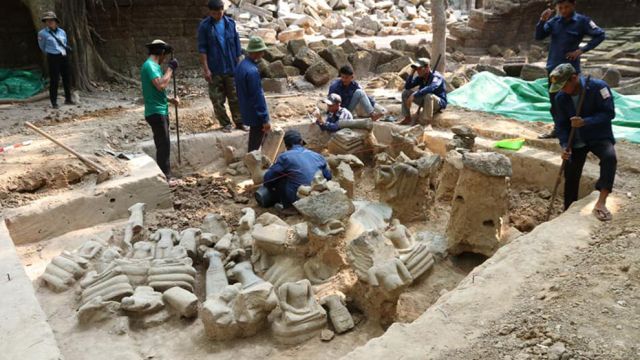 30_4_2024_archaeology_specialists_from_the_apsara_national_authority_ana_are_meticulously_identifying_the_dozens_of_fragments_and_identifying_them_.jpg