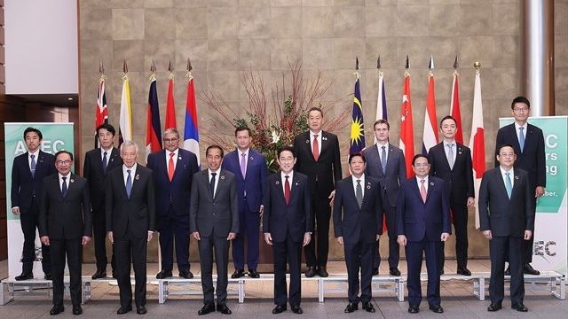 322226_4721520645989351_asia1.jpg