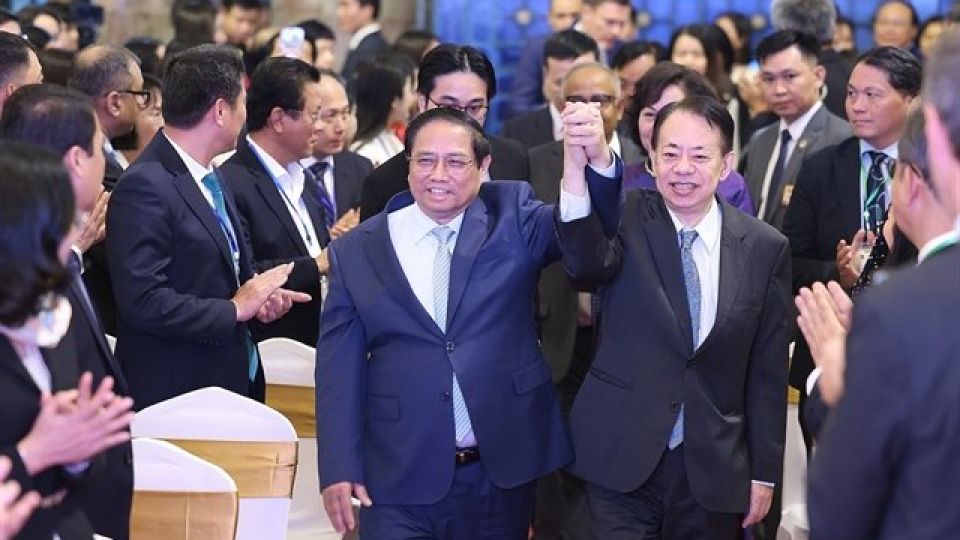 336867_4795956687219956_adb.jpg