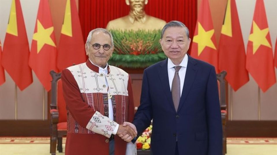 407381_lam.jpg