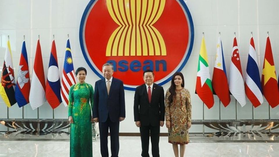 409823_vna_potal_tong_bi_thu_to_lam_tham_chinh_thuc_ban_thu_ky_asean__7904179.jpg