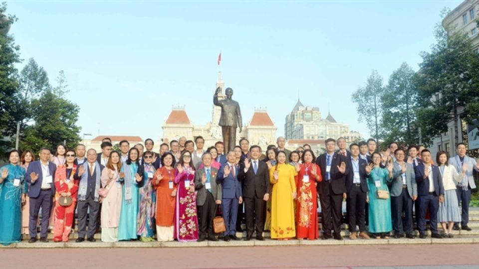 416434_5135221413893836_vna_potal_50_nam_thong_nhat_dat_nuoc_hoa_giai_hoa_hop_dan_toc_-_tieng_noi_cua_nguoi_tro_ve___7963804.jpg