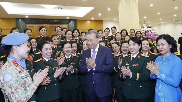 472178_5351500423365898_vna_potal_tong_bi_thu_to_lam__gap_mat_doan_dai_bieu_tieu_bieu_du_dai_hoi_dai_bieu_phu_nu_quan_doi_lan_thu_viii_8475390.jpg
