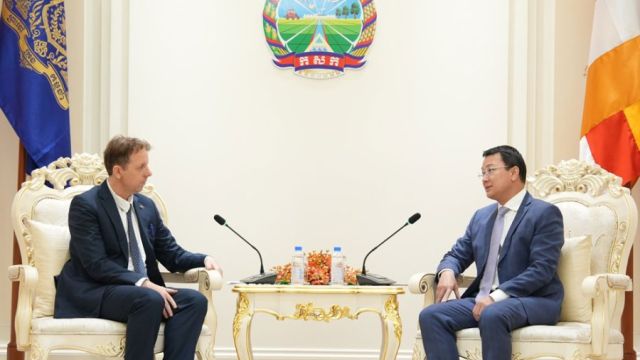 4_12_2023_Agriculture-minister-Dith-Tina-right-met-with-EU-ambassador-Igor-Driesmans-for-discussions-surrounding-fisheries-support-at-the-ministry-headquarters-in-Phnom-Penh-on-December-4.-MAFF.jpg