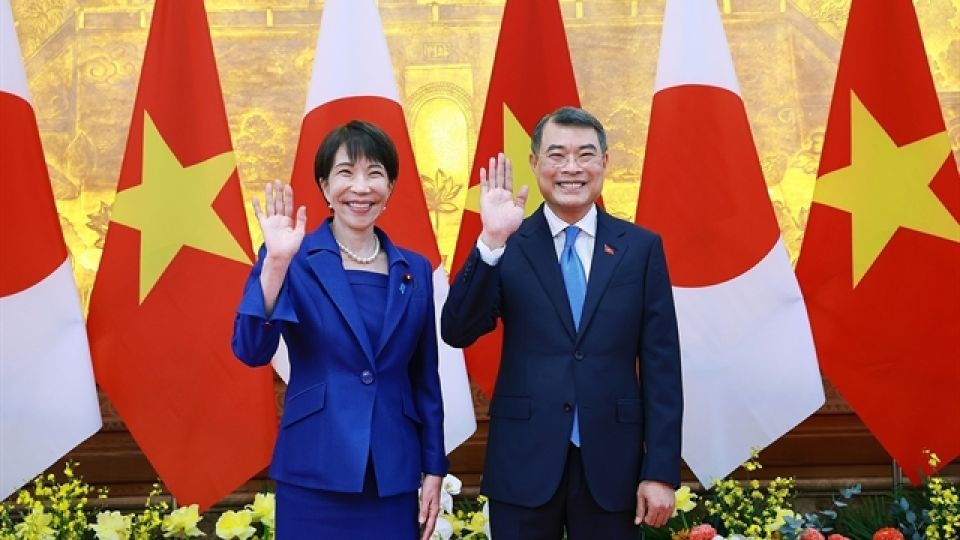 500403_5469795560358711_vna_potal_vietnamese_japanese_pms_hold_talks_witness_signing_of_cooperation_documents_142428999_8737210.jpg
