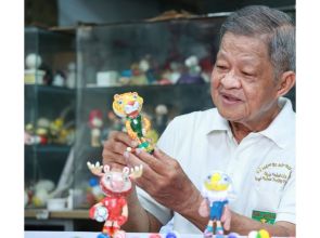 Retired Vietnamese teacher turns eggshells into World Cup mascots