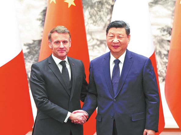 Chinese President Xi, French counterpart Macron vow to deepen relations