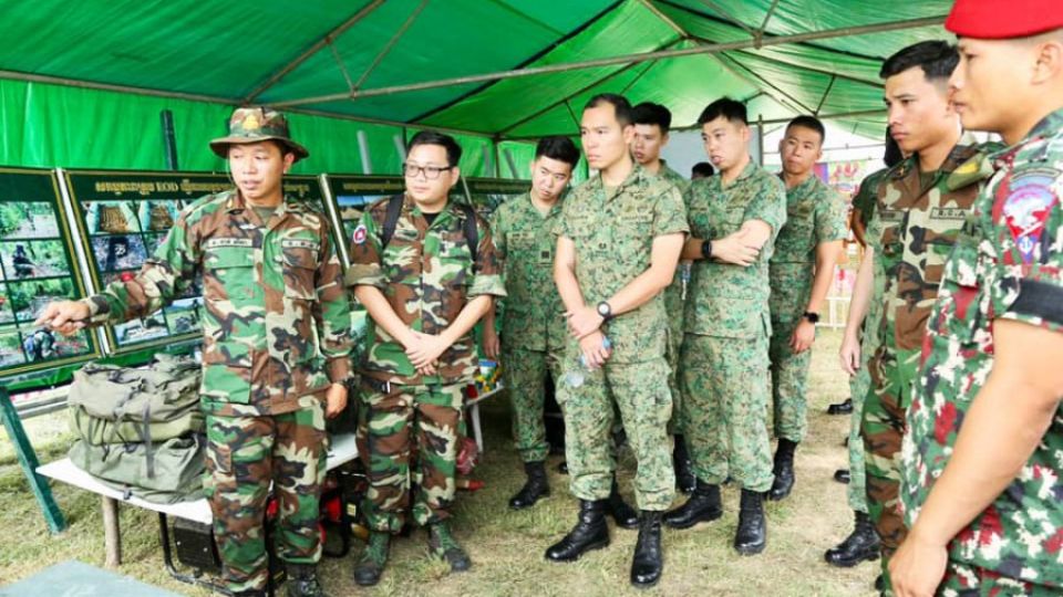 7_12_2023_Topic-23.-Singaporean-delegation-of-young-defense-officers-during-visits-Engineering-Command-in-Takeo-Province-on-Dec-05-2023.-By-Royal-Cambodia-Army-1.jpg