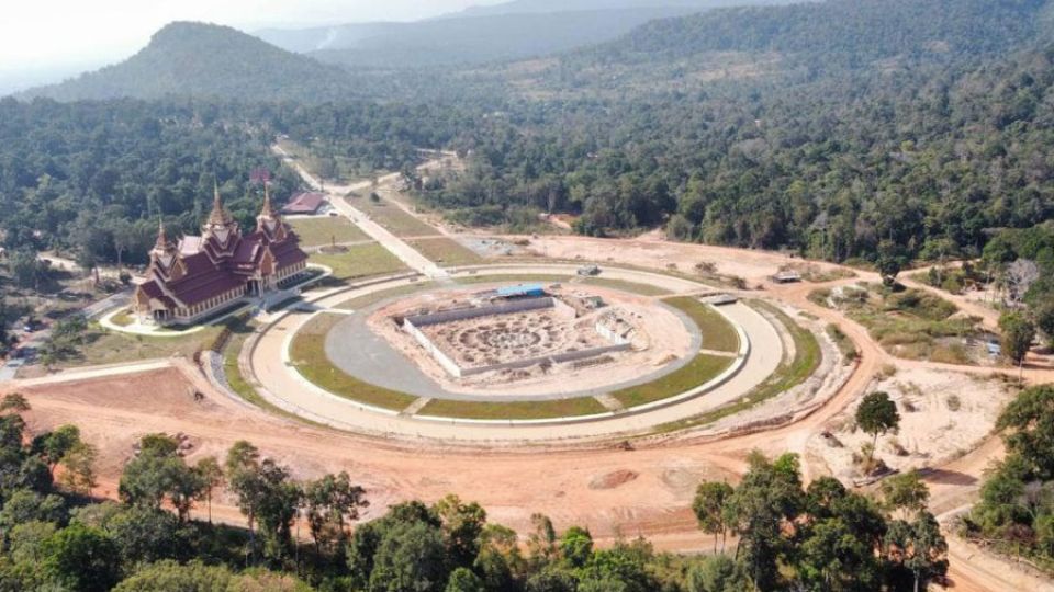 8_1_2024_topic_12_environment_minister_eang_sophalleth_inspected_buddhist_cultural_center_construction_in_kampong_spue_province_on_06_01_2024_by_moe_2_.jpg