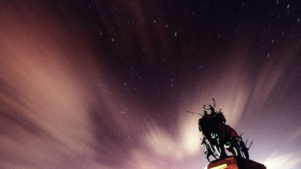AFP__20050811__SAHK981118378940__v2__MidRes__ThailandMeteor.jpg