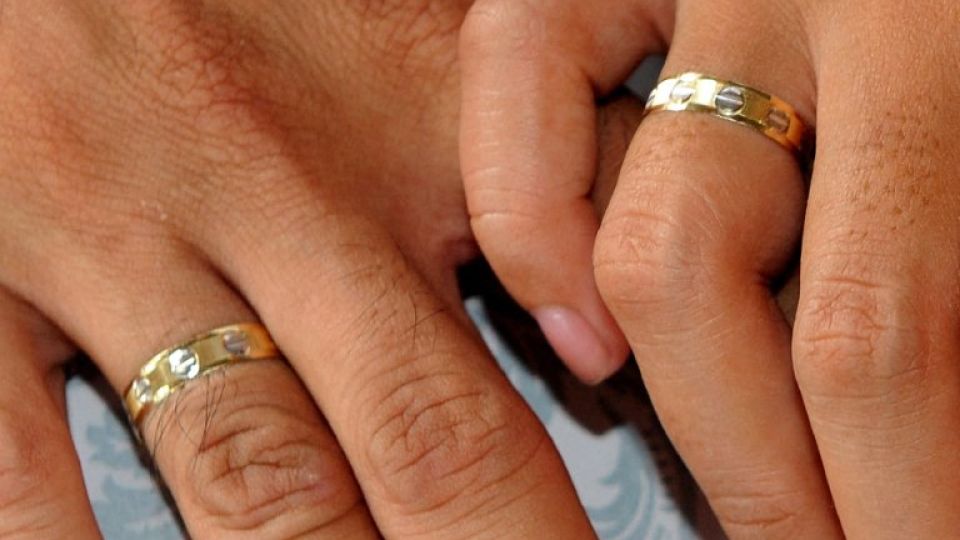 AFP__20110602__Hkg4964145__v2002__MidRes__PhilippinesLifestyleMarriageReligionDivorc.jpg