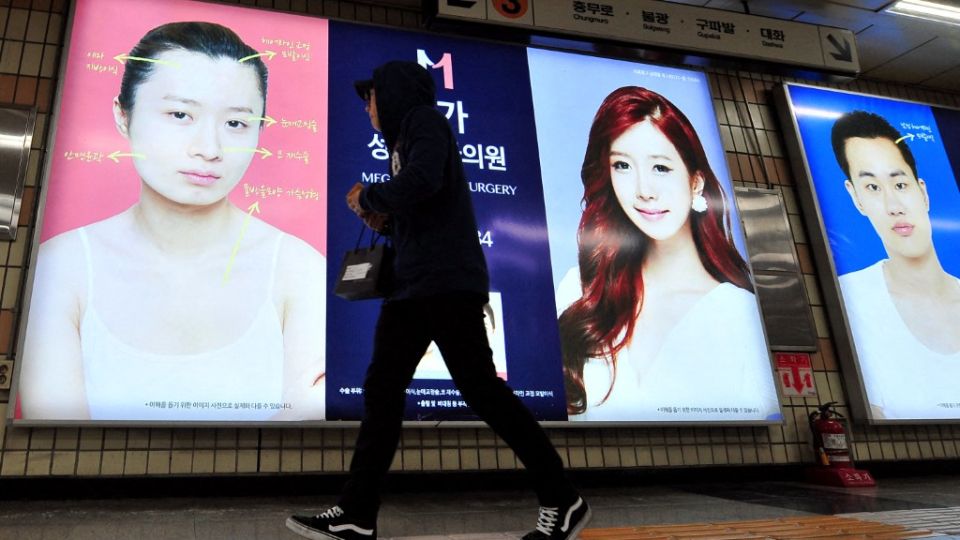 AFP__20140326__Hkg9643505__v1__MidRes__SkoreaHealthSurgeryAdvertisementLifestyle.jpg
