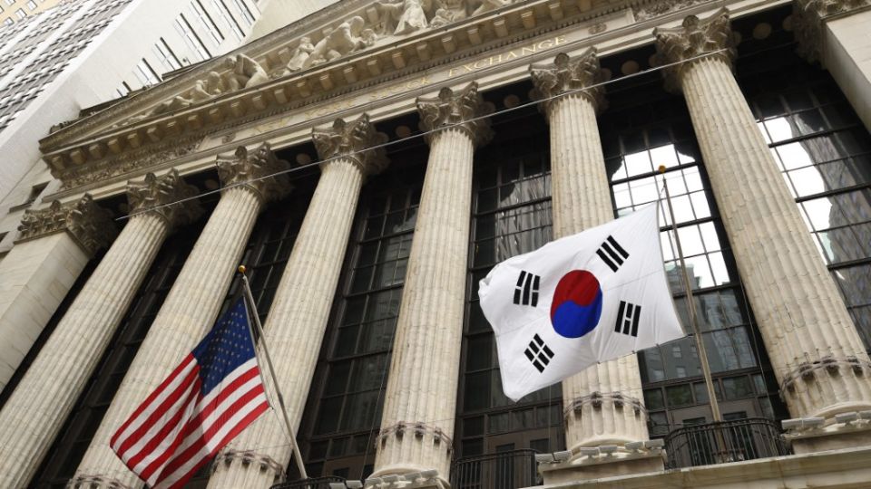 AFP__20140513__Was8597692__v1__MidRes__UsSkoreaStocksNyseOpeningBell.jpg
