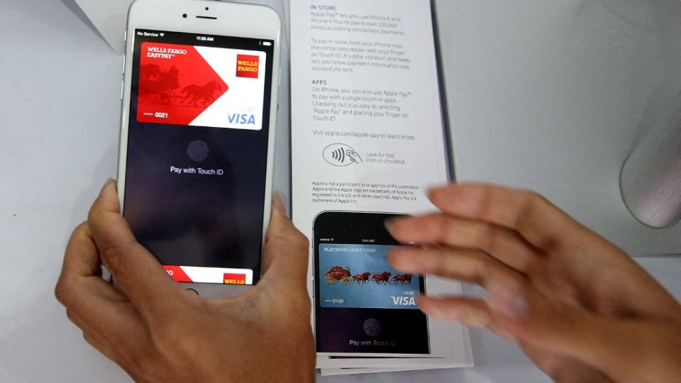 AFP__20141020__063_457552028__v2__Preview__220000StoresStartAcceptingApplePay.jpg