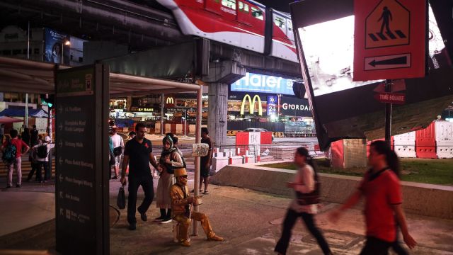 AFP__20160922__GD8MJ__v1__MidRes__MalaysiaSocietyArtsStreet.jpg