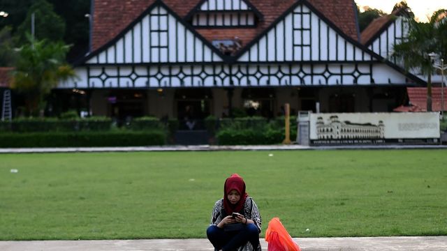 AFP__20170628__Q0845__v1__MidRes__MalaysiaSociety.jpg