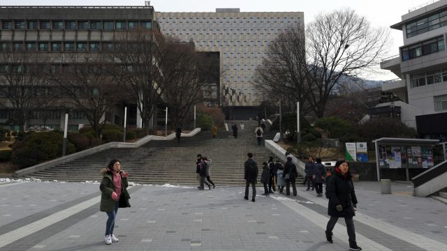 AFP__20171215__V671U__v1__MidRes__SkoreaEducationUniversitySeoul.jpg