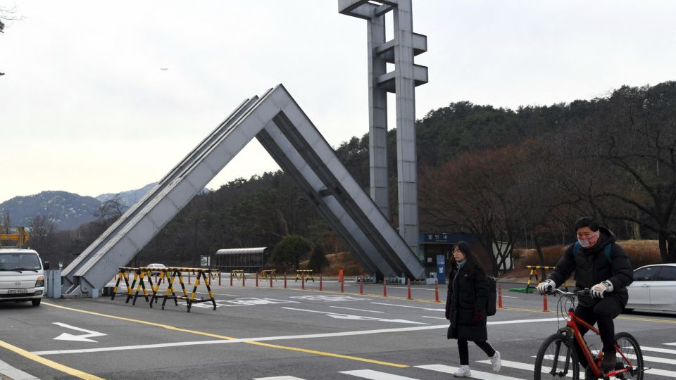 AFP__20171215__V671Y__v1__MidRes__SkoreaEducationUniversitySeoul.jpg