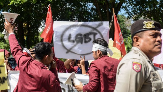 AFP__20171227__VF8UC__v1__MidRes__IndonesiaIslamHomosexuality.jpg