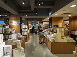 After arrests, Hong Kong issues warning to booksellers