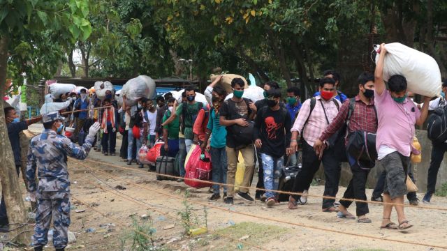 AFP__20200528__1SF7SD__v2__MidRes__NepalIndiaHealthVirusMigration.jpg