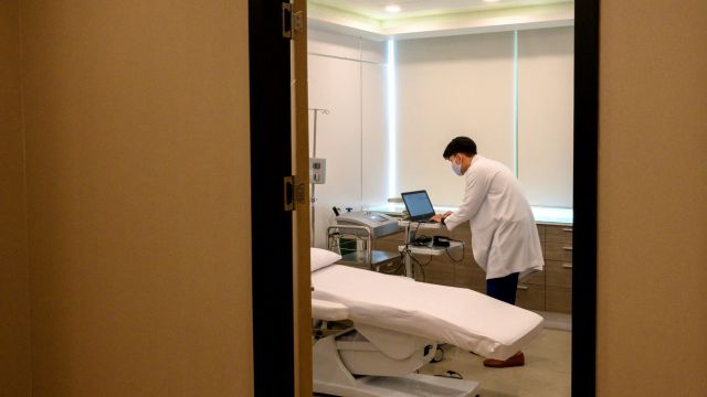 AFP__20200715__1R24SU__v1__MidRes__ThailandHealthVirusMedicine.jpg