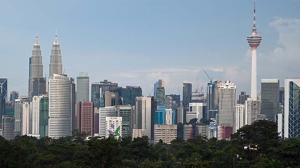 AFP__20201025__8TT8MY__v1__MidRes__MalaysiaEconomy.jpg