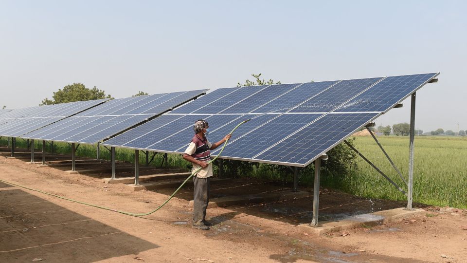 AFP__20210203__9264KT__v1__MidRes__IndiaAgricultureEnergySolar.jpg
