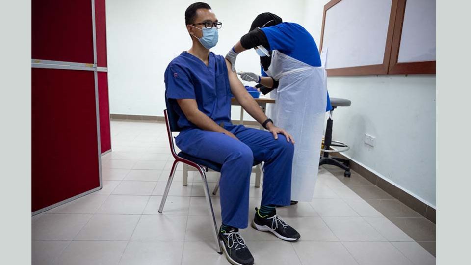 AFP__20210302__9437VZ__v1__Preview__MalaysiaHealthVirusVaccine.jpg