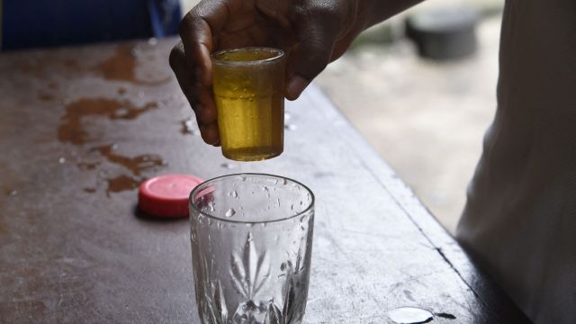 AFP__20211012__9PH7H4__v1__MidRes__NigeriaEconomyPalmWine.jpg