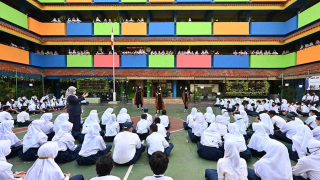 AFP__20220103__9VH27L__v1__MidRes__IndonesiaEducation.jpg