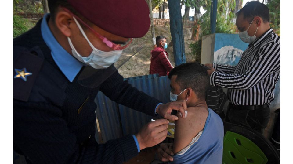 AFP__20220117__9WC4E9__v1__MidRes__NepalHealthVirusVaccine.jpg