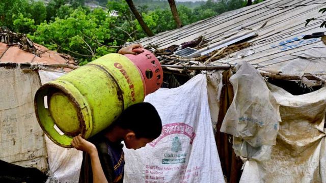 AFP__20220327__326Z6DC__v1__MidRes__BangladeshMyanmarRefugeeRohingya.jpg