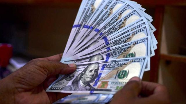 AFP__20220719__32EW4TY__v1__MidRes__PakistanEconomyCurrencyForex.jpg