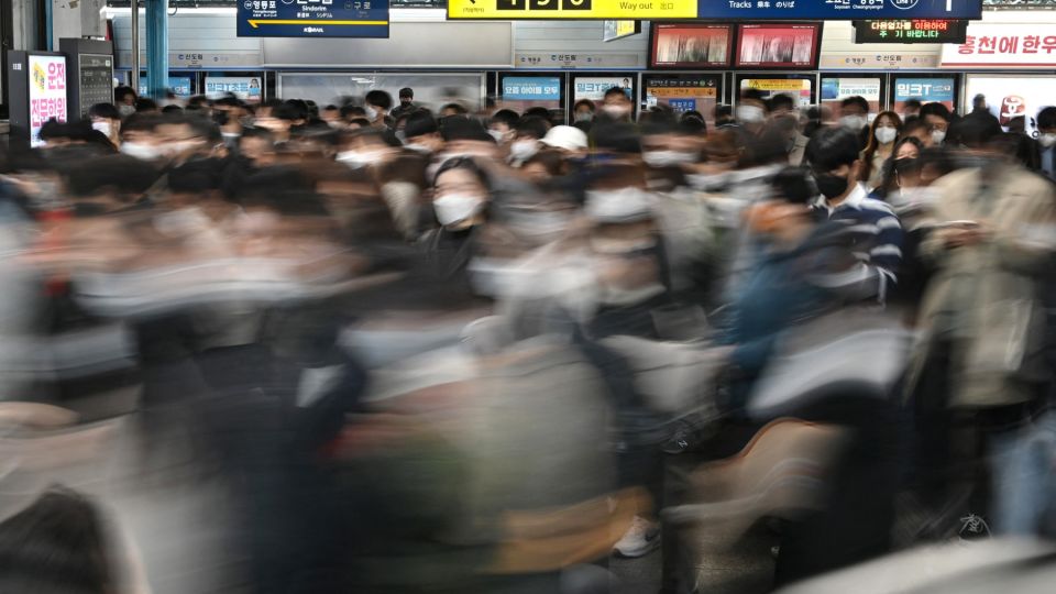 AFP__20221107__32M3724__v2__MidRes__SkoreaUnPopulationCrowdPhotoEssayEarth8Billion.jpg