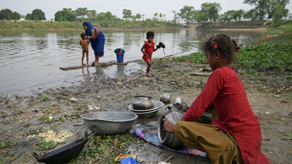 AFP__20230504__33E39HW__v1__MidRes__IndiaPopulationWomenPoverty.jpg