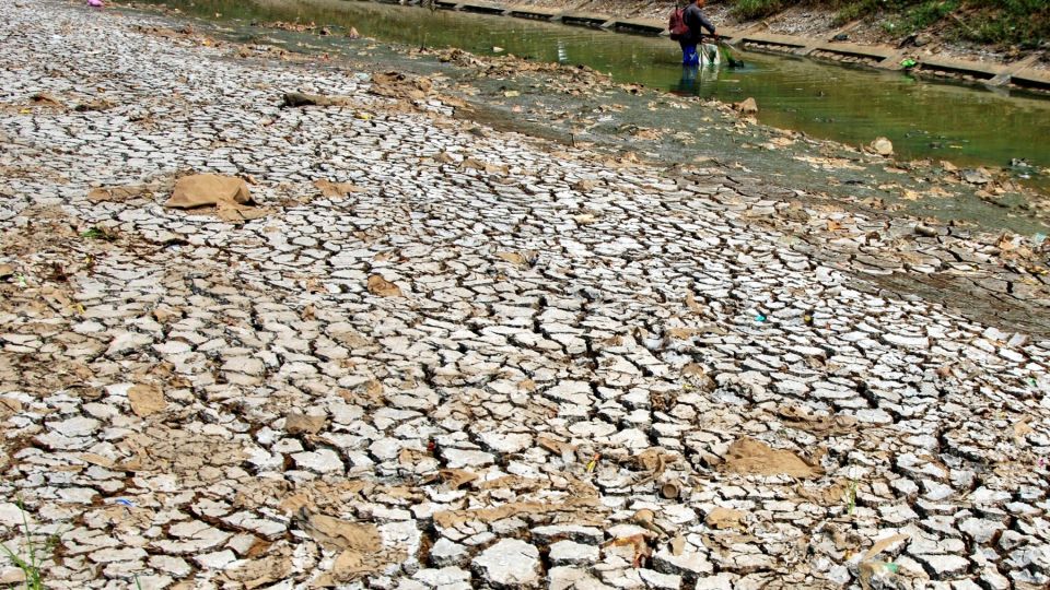 AFP__20230725__33PX4WR__v1__MidRes__IndonesiaClimate.jpg