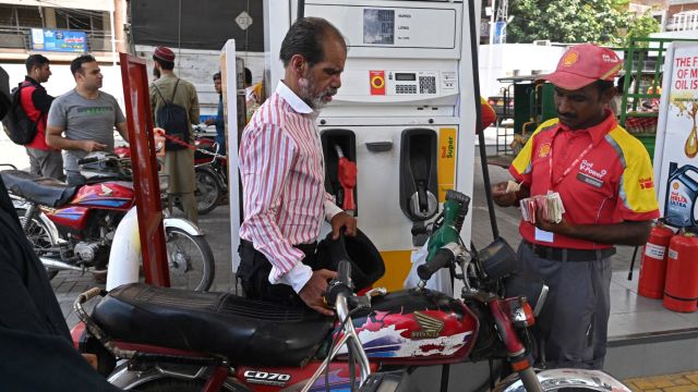 AFP__20230801__33QF3R6__v1__MidRes__PakistanEconomyFuel.jpg