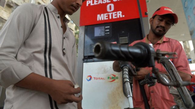 AFP__20230901__33U68MF__v1__Preview__PakistanEconomyFuel.jpg