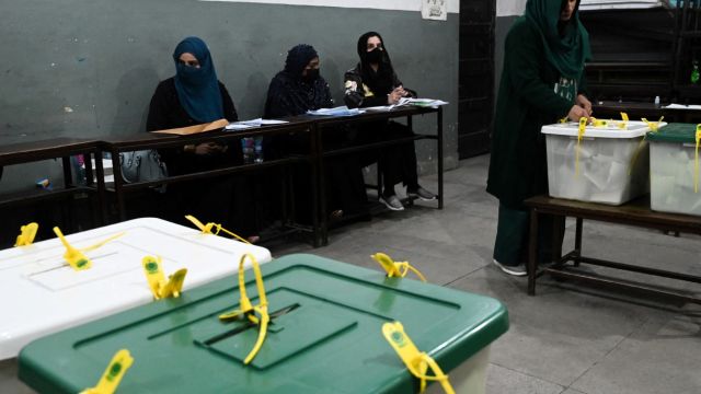 AFP__20240208__34HX7ZG__v1__MidRes__PakistanPoliticsVote.jpg