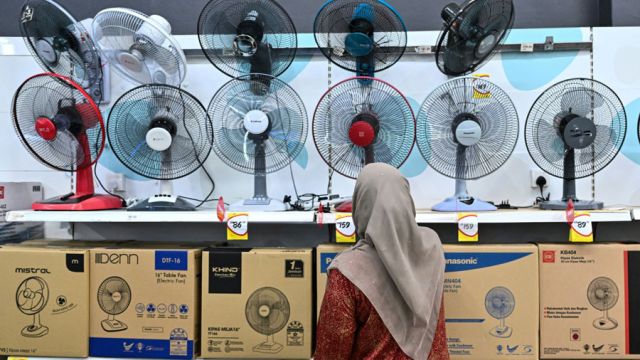 AFP__20240425__34Q842M__v4__MidRes__MalaysiaClimateWeatherHeat.jpg