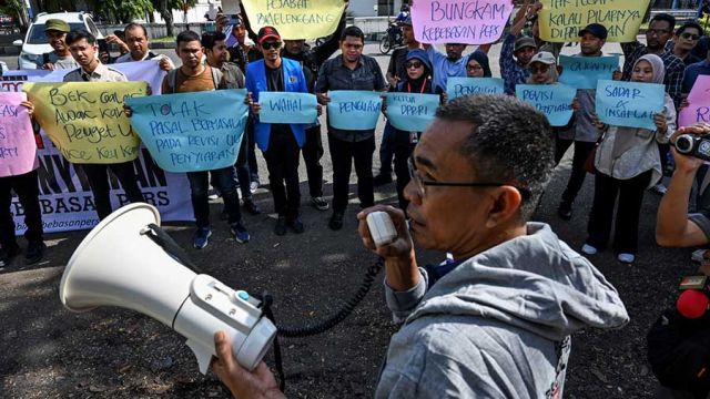 AFP__20240527__34U43YQ__v1__MidRes__IndonesiaRightsMediaProtest.jpg