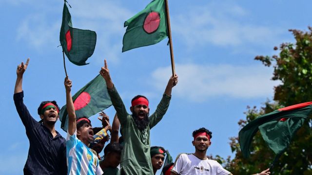 AFP__20240804__369Y8WT__v1__MidRes__BangladeshUnrestStudentsProtest.jpg