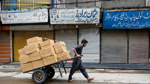 AFP__20240828__36EV82F__v1__MidRes__PakistanEconomyEnergyStrike.jpg