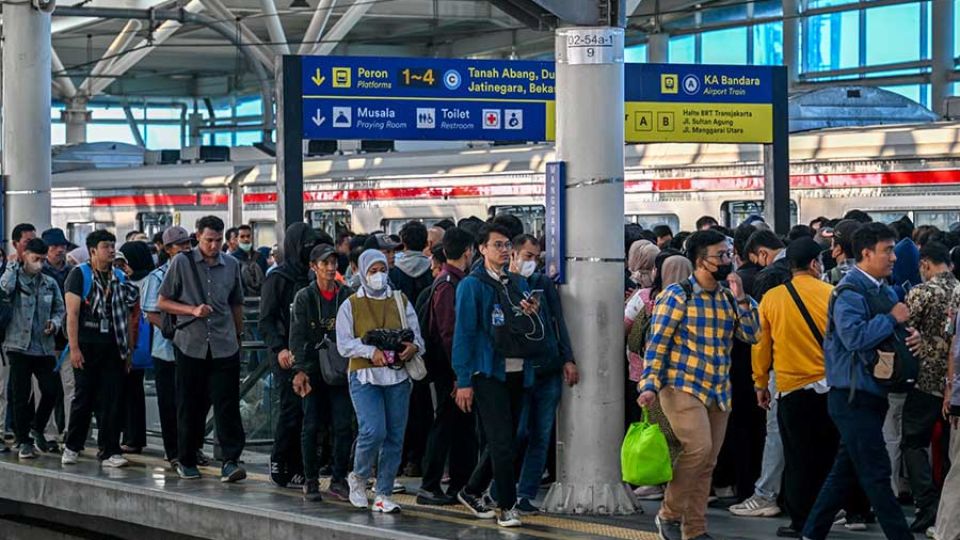 AFP__20241108__36LU3ZE__v1__MidRes__IndonesiaLifestyleTransport.jpg